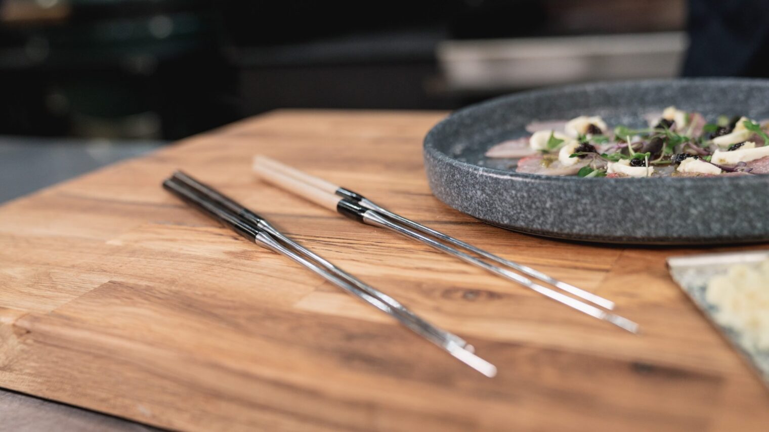 Kikuichi moribashi forged chopsticks Ebony handle 21cm (2 series)