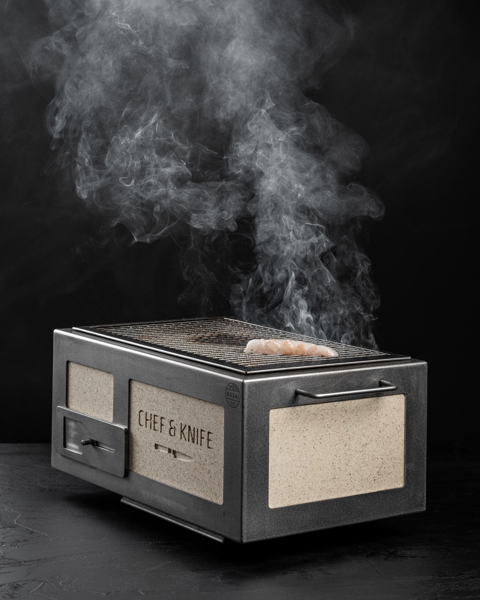 Kasai little konro grill met Chef & Knife logo aan voorzijde