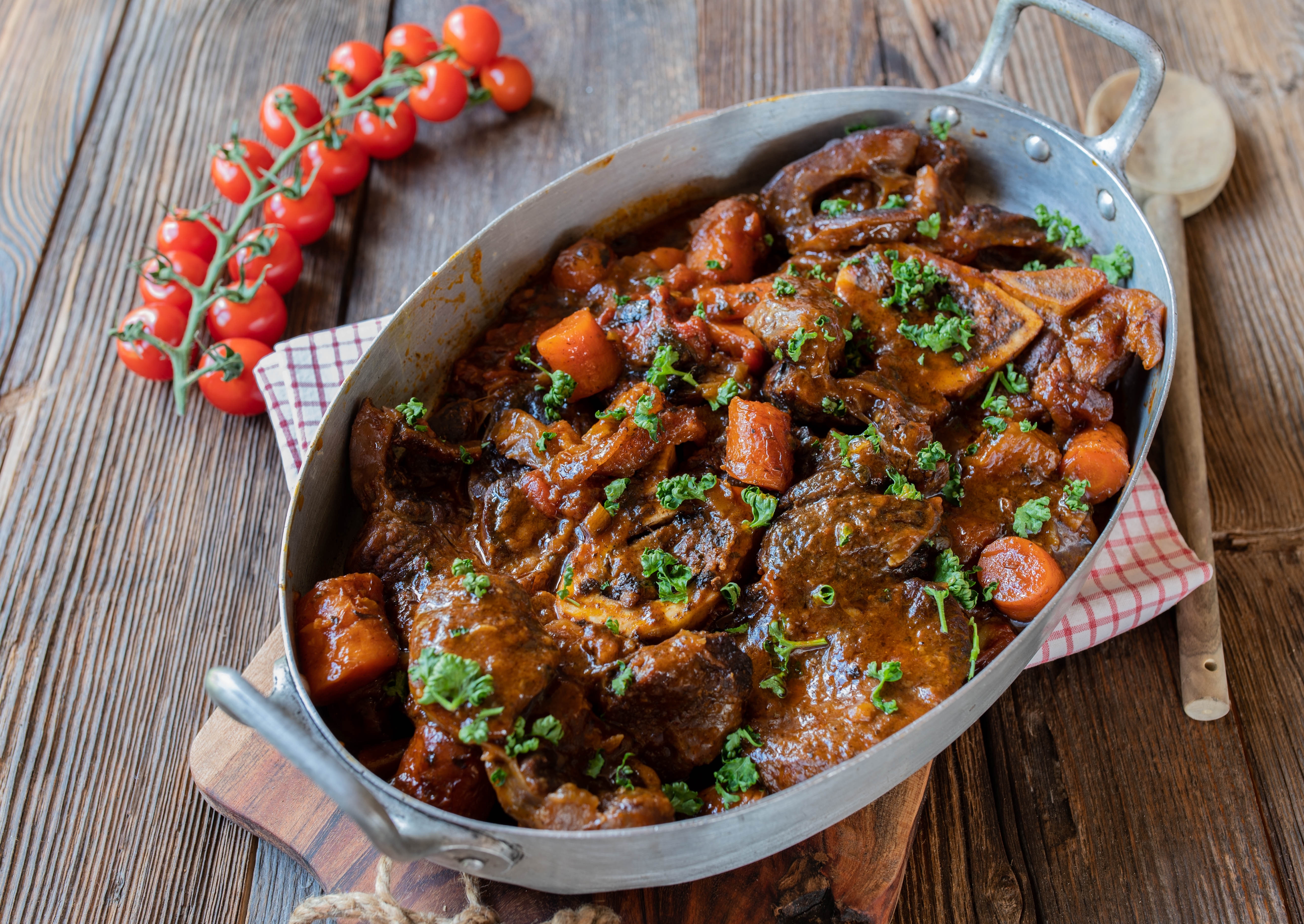 Ossobucco, kamado gerecht, osso bucco op de barbecue