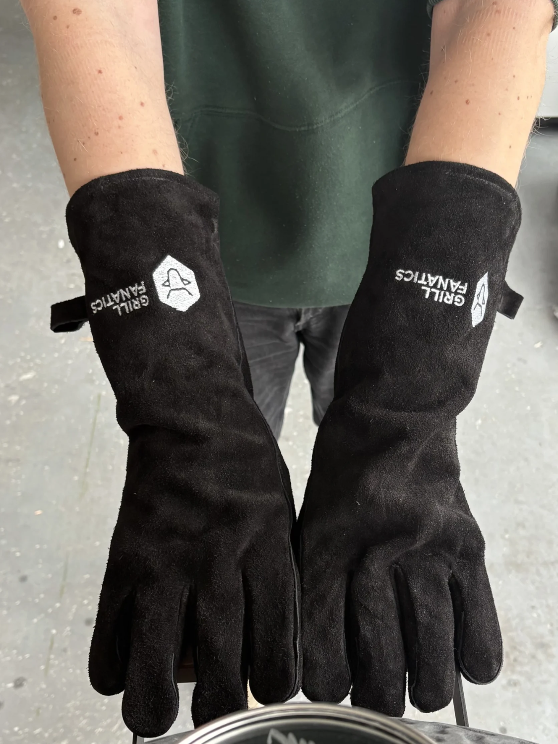 Alternative view of Grill Fanatics premium leren BBQ-handschoenen