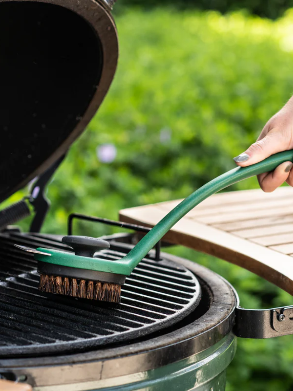 Alternative view of Big Green Egg Grid & Stone Scrubber