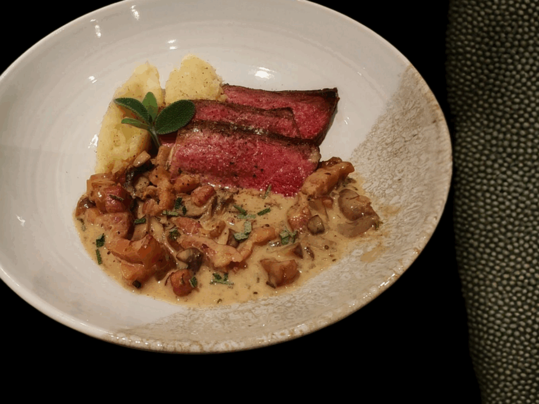 Steak met madeirasaus en knolselderpuree