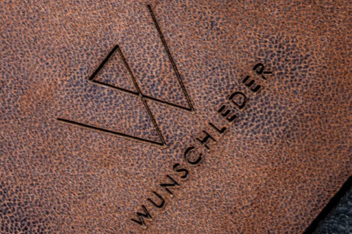 wunschleder messenopslag logo op leder