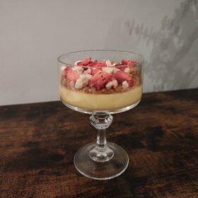 Lemon curd met chocolade en aardbeien