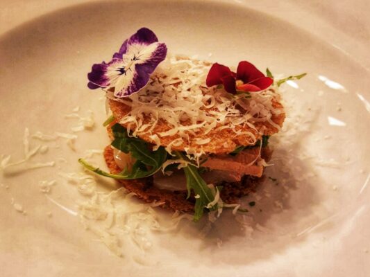 Krokant met sint-jacobsvruchten en ganzenlever