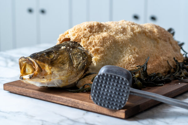 Zeebaars in zoutkorst